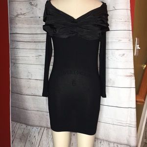 ALICE & OLIVIA BLACK OFF SHOULDER SATIN SHOULDER  TYPE DRESS